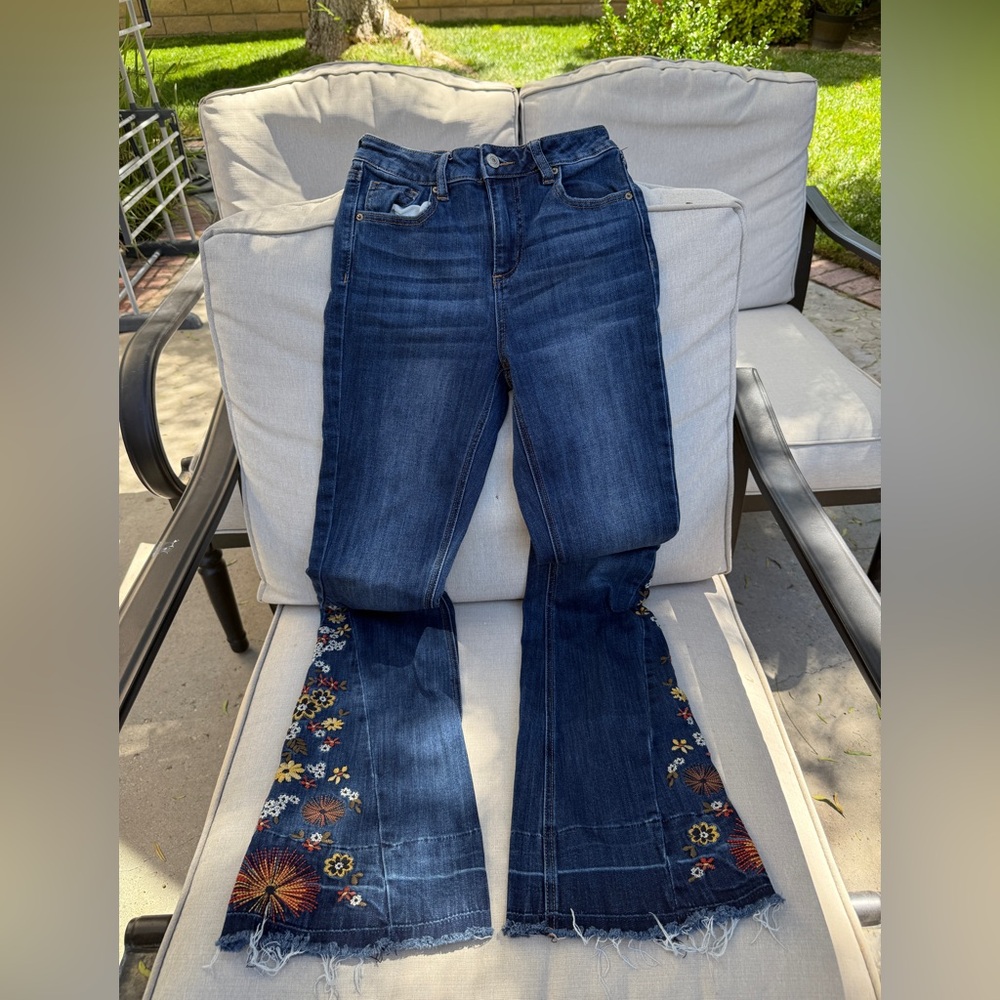 Ashley Mason Embroidered Flare Jeans 🌼 Boho Festival Denim (0/24)